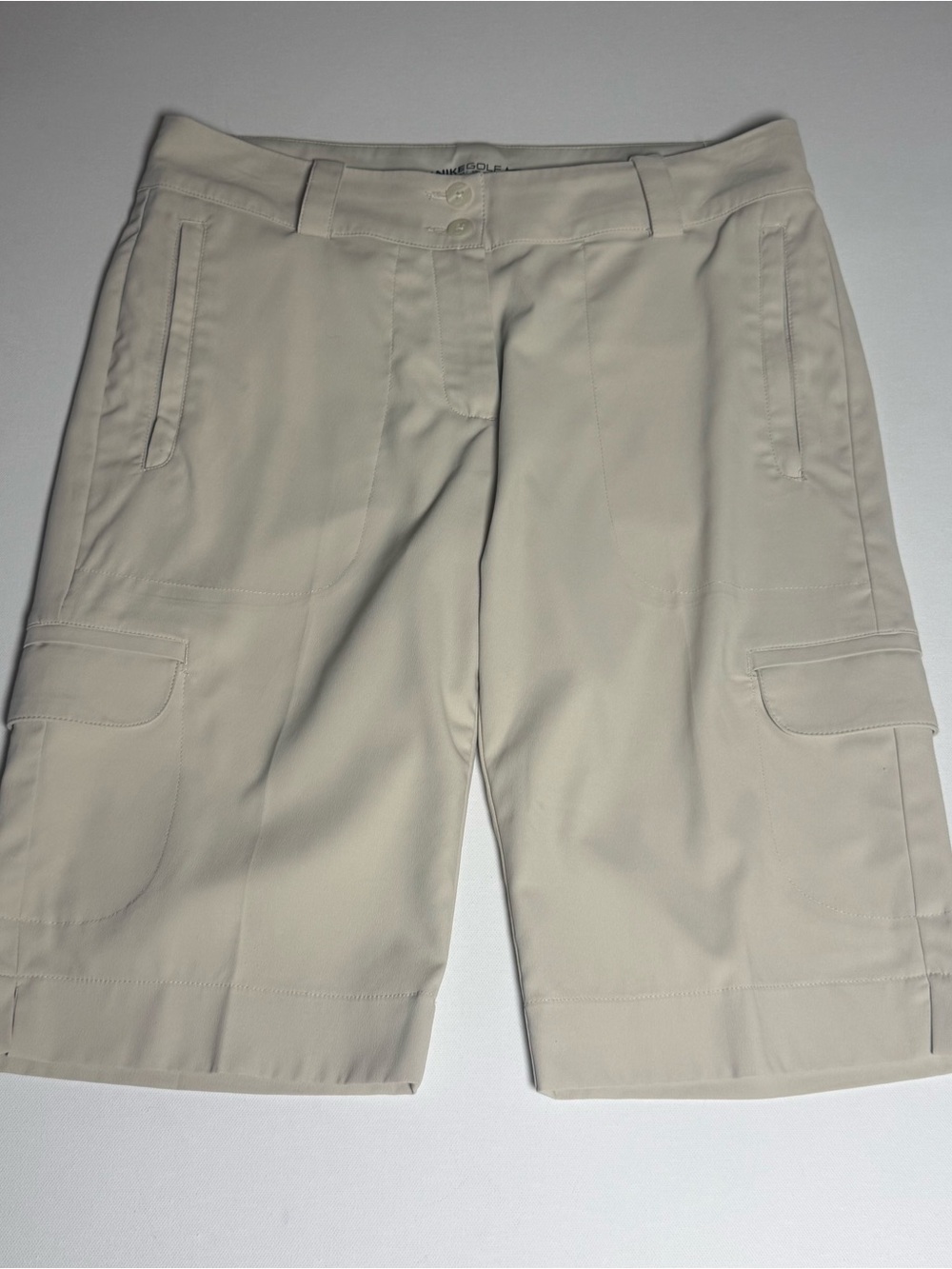 Nike Golf Khaki Bermuda Shorts Size 4 Dri-FIT Stretch Cargo Pockets Classic - Picture 2 of 9